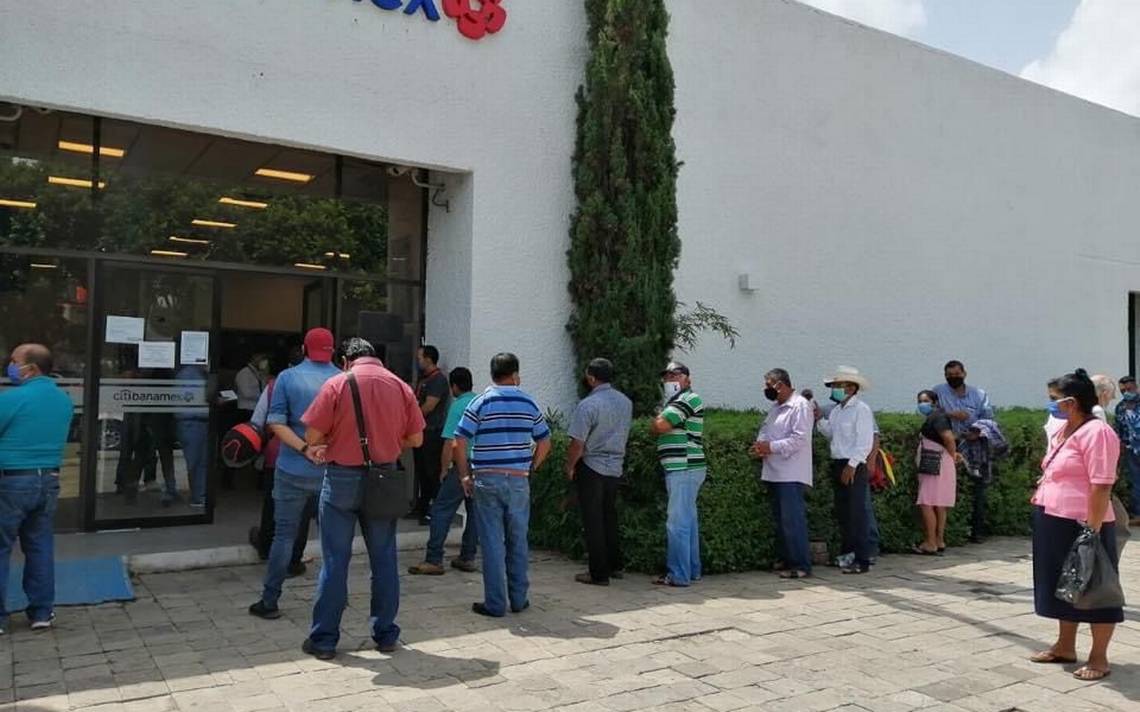 Falla de banco Banamex causa confusión a usuarios en Tuxtla El